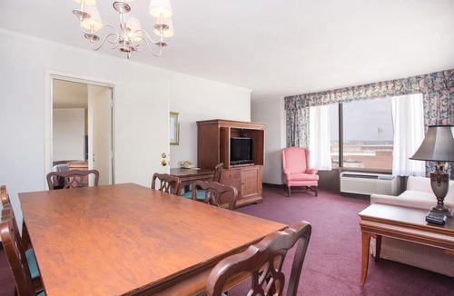 Downtown Hotel | Ramada Hotel & Conf Center by Wyndham Augusta Downtown