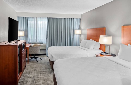 Muskegon Hotel | Country Inn & Suites by Radisson, Muskegon, MI