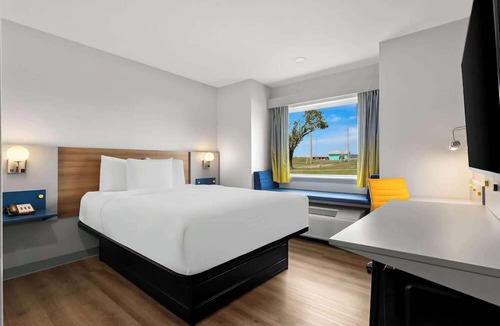 Tulsa Hotel | Microtel Inn & Suites by Wyndham Tulsa/Rt 66 Near Casino