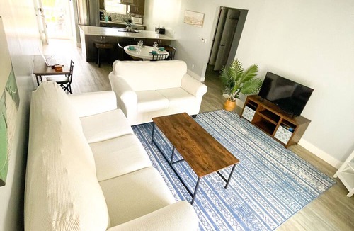St. Augustine Condo | Anastasia Island, Renovated, Sleeps 5! Walking distance to downtown!
