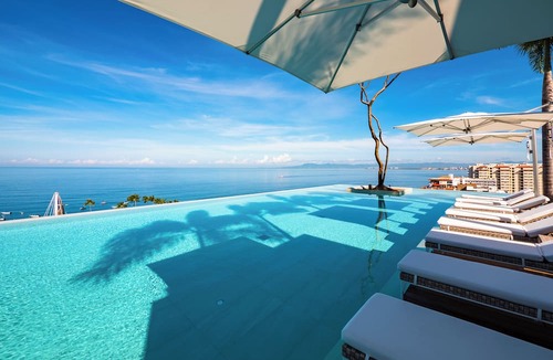 Romantic Zone Apartment | Ritzy Pier 57 Ocean Views Ocean Views Rooftop Pool Zona Romantica