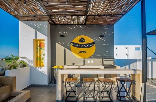 Zazil-ha Apartment | ~ Queen Studio PDC Oasis ~ POOL + ROOFTOP Lounge ~ Walk to 5ª Avenida & Best Pla