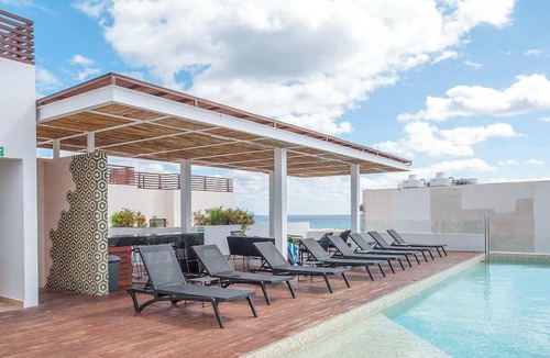 Zazil-ha Condo | Oceanview Rooftop Pool, Gym & 1 Block to 5th Ave