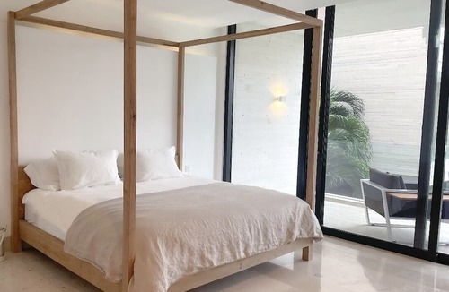Downtown Condo | VOTED MOST LUXURIOUS! MODERN 3 Bedroom 100 steps to White Sand & Turquoise Water
