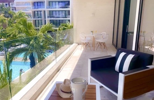 Downtown Condo | VOTED MOST LUXURIOUS! MODERN 3 Bedroom 100 steps to White Sand & Turquoise Water