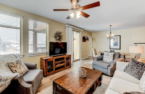 Winter Park House | Ski In Out Village Condo 4474 I Huge Hot Tub I Great Views I Heated Garage I Discounted Attractions
