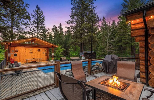 Leavenworth House | Cornerstone- Family Friendly - Game Room - Outdoor Pool - Hot Tub-Expansive Lawn