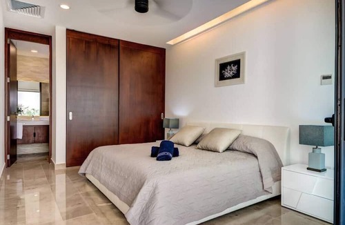 Gonzalo Guerrero Condo | *LUXURIOUS* One Bedroom Condo behind Mamitas Beach