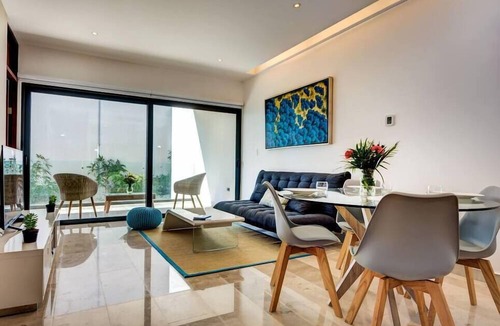 Gonzalo Guerrero Condo | *LUXURIOUS* One Bedroom Condo behind Mamitas Beach