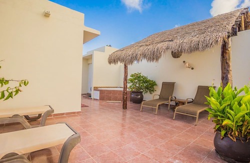 Gonzalo Guerrero Condo | Budget Penthouse. Walking Distance to Beach and Stores by BRIC Vacation Rentals