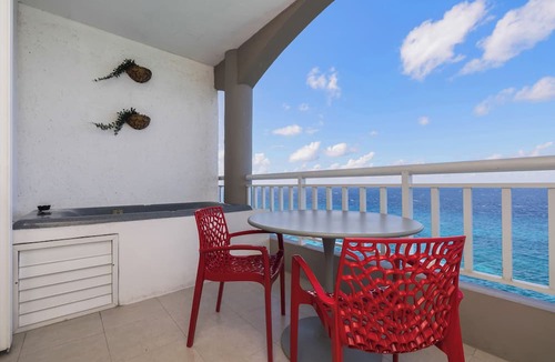 Colonia Andres Condo | Spectacular Top Floor Oceanfront One Bedroom Penthouse in Downtown Cozumel