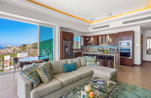 Emiliano Zapata Condo | Luxurious 2800 sq ft 3 bed/3 bath view condo in Puerto Vallarta, gym + parking!