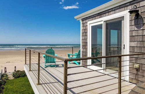Tolovana Park House | Slice of Heaven – Cannon Beach Oceanfront Luxury with Private Stairs to Beach