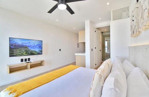 Luis Donaldo Colosio Apartment | Kumaru Suites by The Spot Rentals