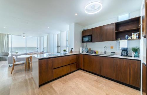 Miramar Apartment | Oceanfront Luxury Penthouse with Shared Pool Depto B81