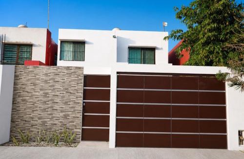 Merida House | Casa Completa con Piscina Privada 10 min Aeropuerto Ideal para Familias y viajeros