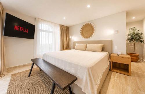 Zona Hotelera House | 4 Bedroom Villa 3 Pools in Hotel Zone