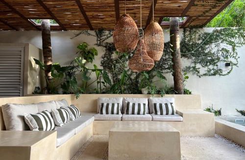 Zona Hotelera Villa | Boutique Private Villa in Hotel Zone - Pool & Outdoor Living