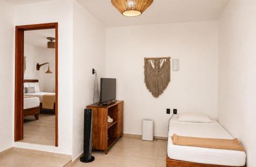 Chetumal Hotel | Hotel CasaBakal - A pie de Laguna - Bacalar