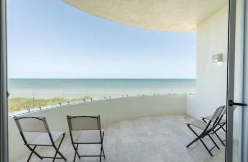 Miramar Apartment | Beachfront Paradise with Shared Pool Telchac | Depto A12