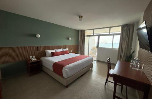 Ricardo Flores Magon Hotel | Hotel Royalty