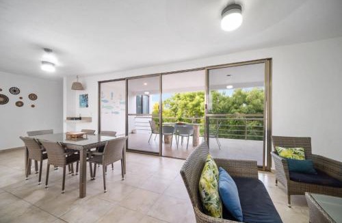 Dzemul Hotel | San Bruno TROPICAL Villa With POOL