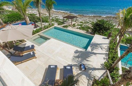 Puerto Aventuras Villa | Magnificent Beachfront Villa in Puerto Aventuras