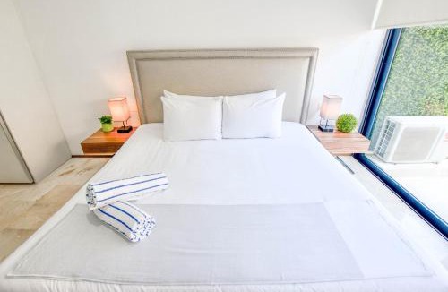 Downtown Hotel | One Paralia Studio by Casago