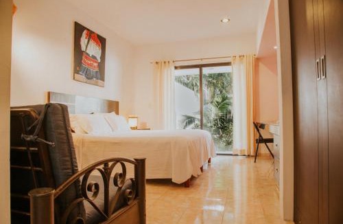 Zona Paseo Montejo Hotel | Hotel Holly