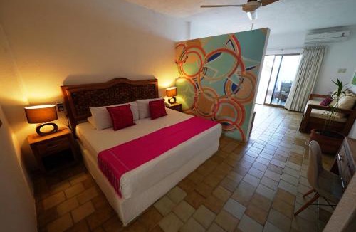 Amapas Hotel | Emperador Vallarta Beachfront Hotel and Suites