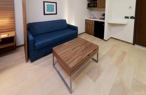 Downtown Hotel | Holiday Inn Express & Suites - Playa del Carmen by IHG