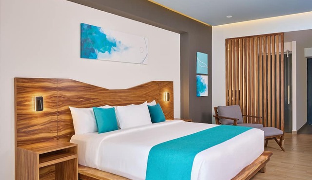 Cristalino Lagoon Front Hotel Restaurant & SPA - Adults Only