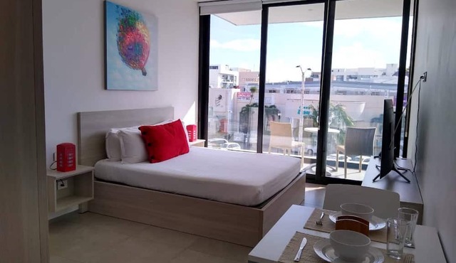 Studio Close to 5th Av, With Amazing Roof Pool View, Gym, Spa and More!
