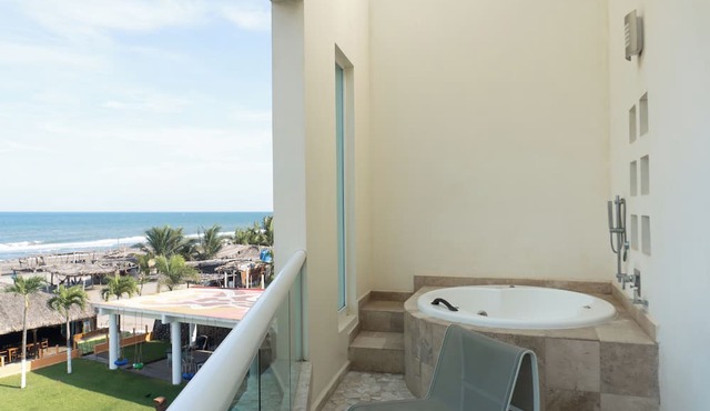 Artisan Family Hotels And Resorts Playa Esmeralda in Úrsulo Galván