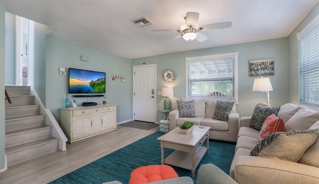 Beach Breeze Hideaway 2 Bedroom Villa by RedAwning in Holmes Beach