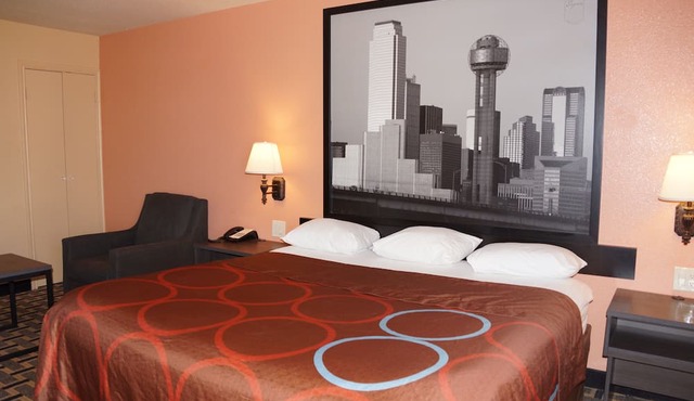 Super 8 by Wyndham Farmers Branch/North Dallas in Farmers Branch