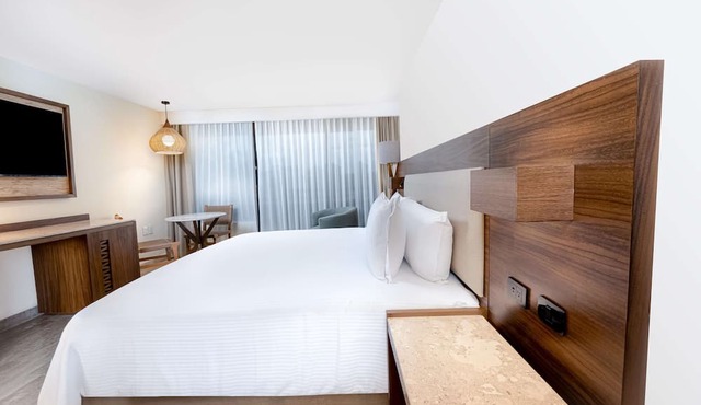 Oh! Cancun The Urban Oasis & Beach Club