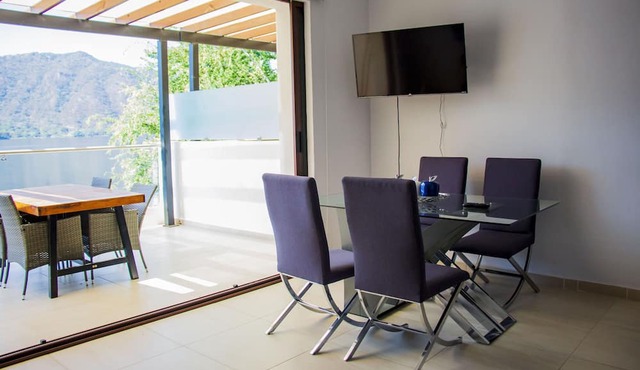 Casa Blanca Laguna by Casa Naiyari in La Laguna
