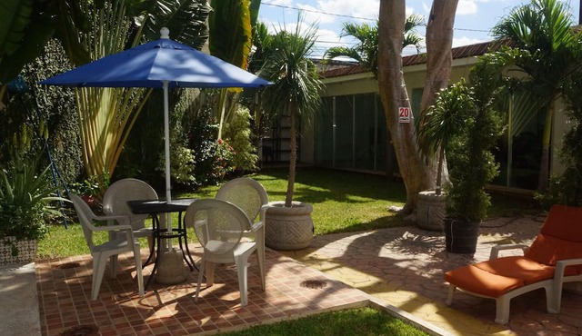 Las Dalias Inn