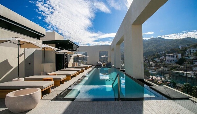Modern 2BR Near Beach & Boardwalk | Gym & BBQ in Puerto Vallarta