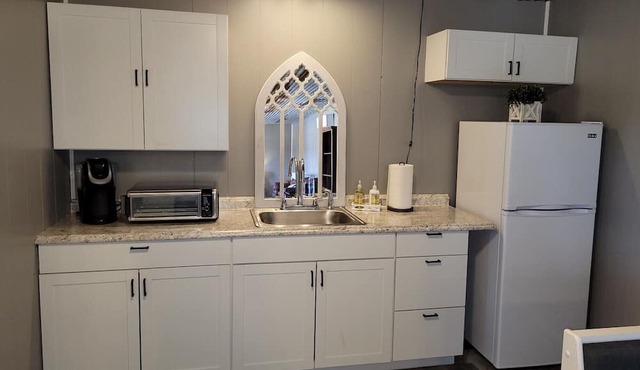 Safari-ish Cabin Getaway in Jacksboro in Jacksboro
