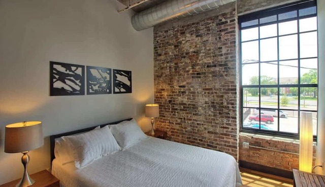 Gorgeous Ultramodern 2BR Corner Loft + Workspace in Saint Louis