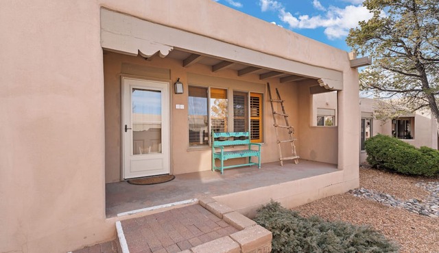 Fort Marcy 20 | Walk to Plaza | Fireplace | Kitchen | Hot Tub | Pool | End Unit | Single Level in Santa Fe
