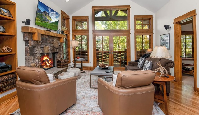 Roomy, Luxurious Ski-In/Ski-Out w/Views, Hot Tub! Bachelor Gulch, Beaver Creek in Edwards