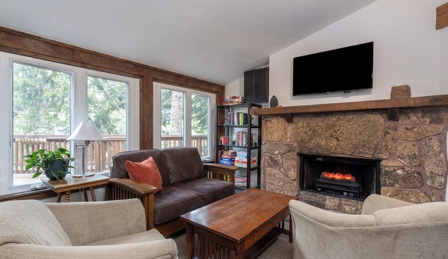 Quaint Lodge Close to Downtown With Prime River Location in Telluride