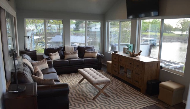 GRAND PANORAMIC RETREAT, 6 BR, 3 BA, 300' Lakefront, Dock & Launch! NEW in Grove