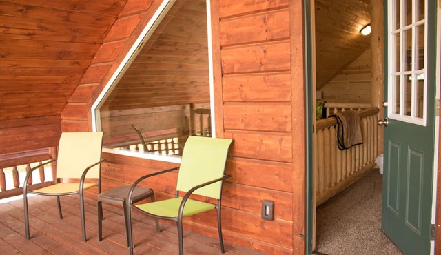 HOT TUB ON DECK. 14 miles to Yellowstone! Easy Access. in Island Park