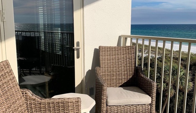 BEACH FRONT-Gorgeous 2 BR Condo with Fabulous View in Miramar Beach