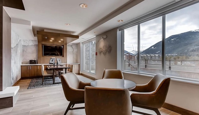 Mountain Stay w/King Bed, Breakfast Included & Easy Ski Access in Keystone