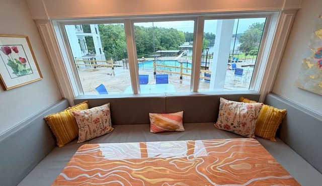 Ultimate Lake Hamilton Estate 15 Bedrooms Private Resort on 8 Acres SLEEPS 53 in Hot Springs